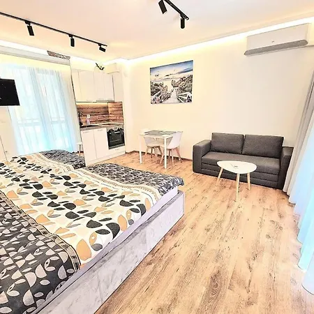 Апартамент Light Варна